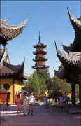 Shanghai_Longhua temple_w.jpg (48284 bytes)