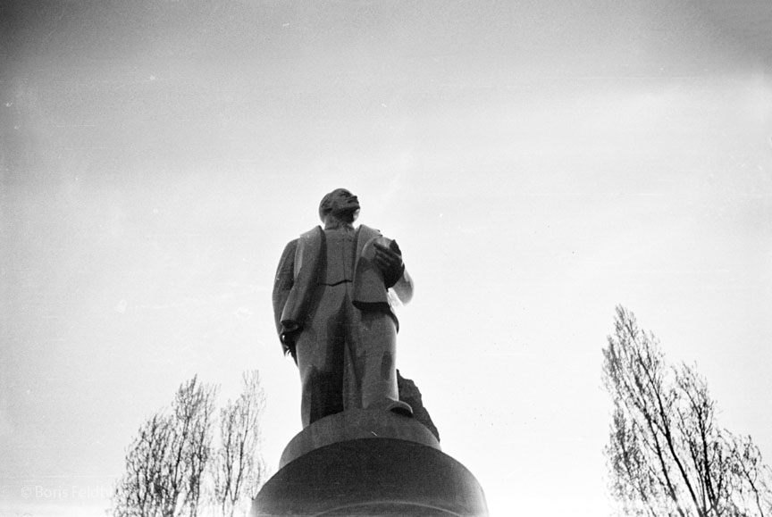 19630901015sc__Kiev_Lenin_monument