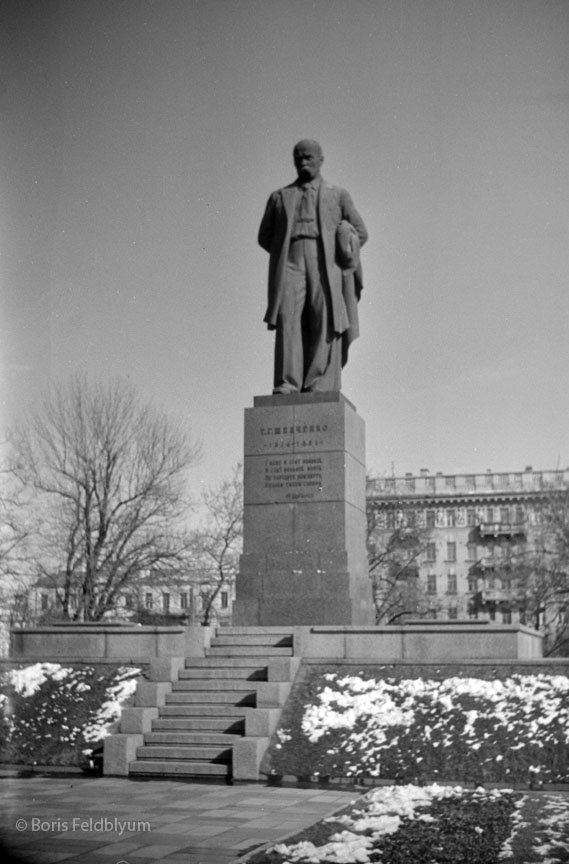 19660715003sc_Kiev_Shevchenko_monument