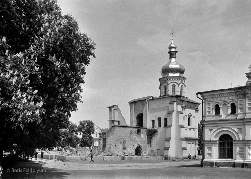 19730709017sc__Kiev_Lavra_Uspensku_cathedral.jpg