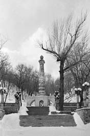 19730204006sc_Kiev_Magdeburg_monument