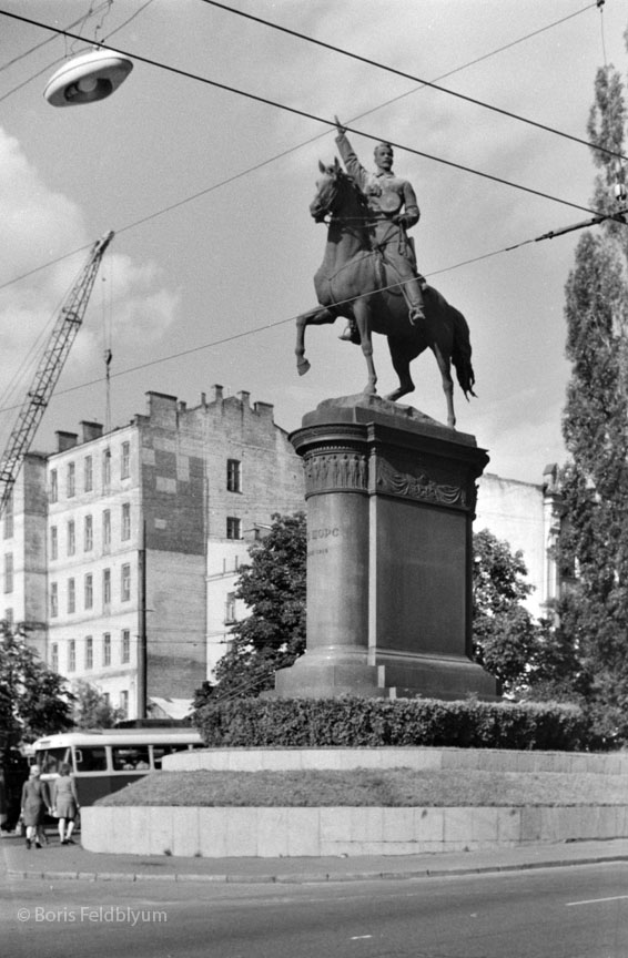 19760708002sc_Kiev_Shchors_monument